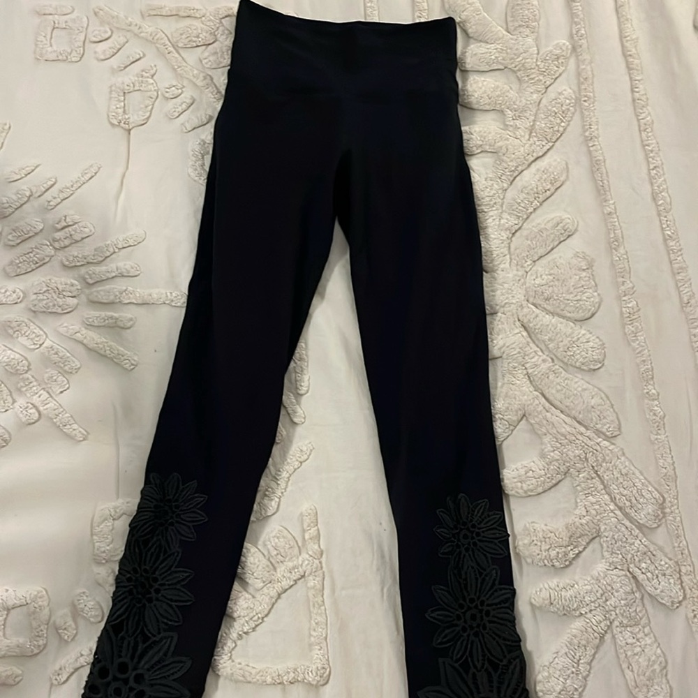 Arie Chill Play Move cropped leggings.
